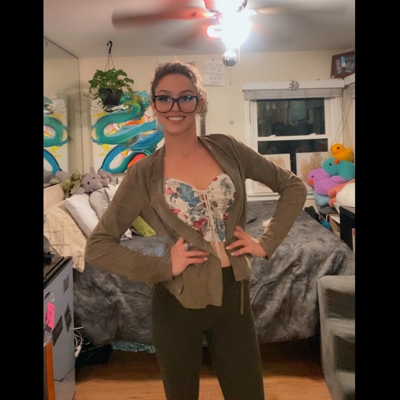 Women's Jacket - Picture 3 of 17